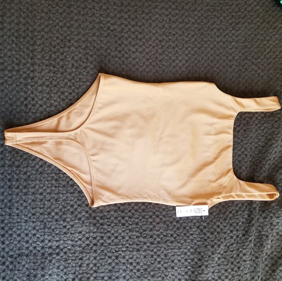 NWT! Aritzia Babaton Bodysuit - Picture 8 of 8